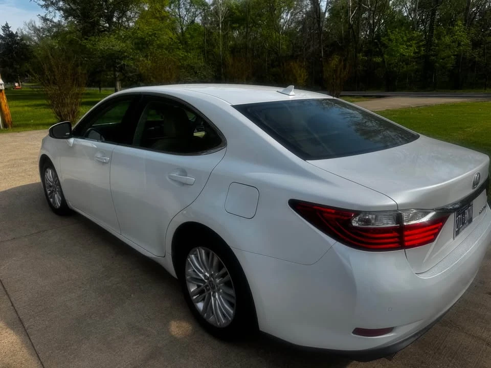 2013 Lexus ES 6th Gen - Image 4 of 9