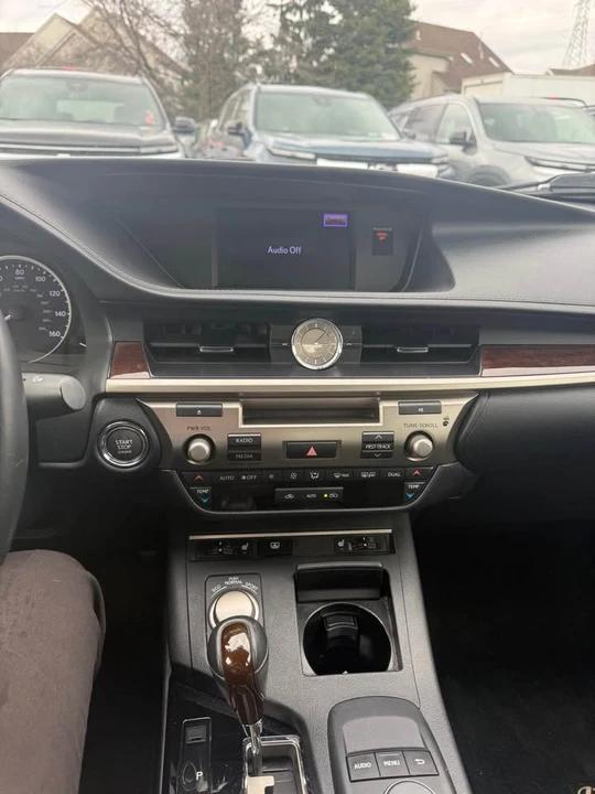 2013 Lexus ES 6th Gen - Image 6 of 9