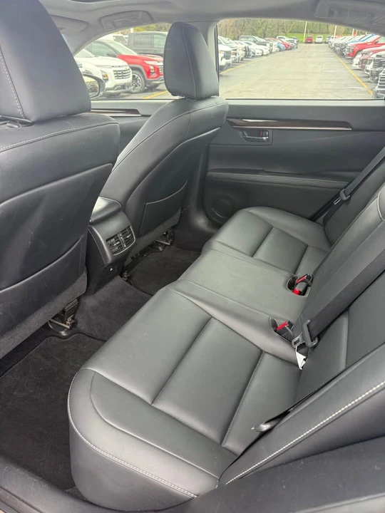 2013 Lexus ES 6th Gen - Image 8 of 9