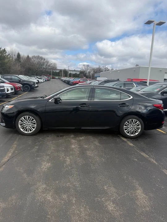 2013 Lexus ES 6th Gen - Image 3 of 9