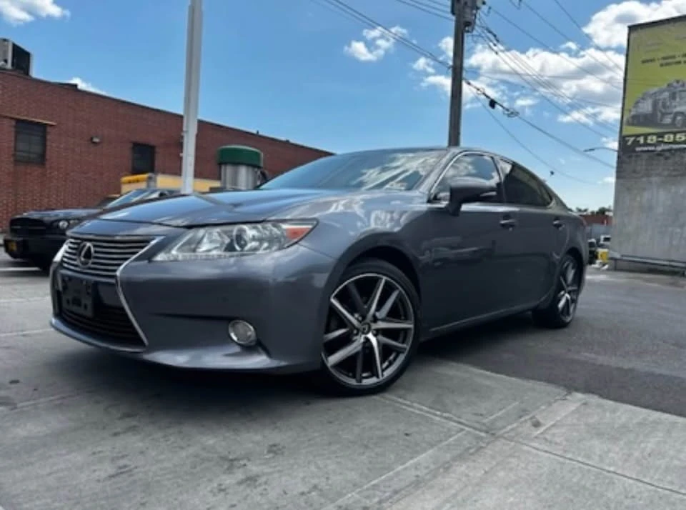 2013 Lexus ES 6th Gen - Image 5 of 10