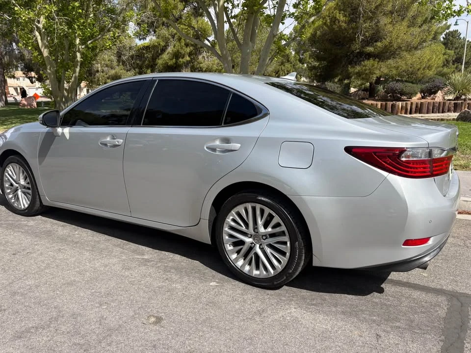 2013 Lexus ES 6th Gen - Image 6 of 19