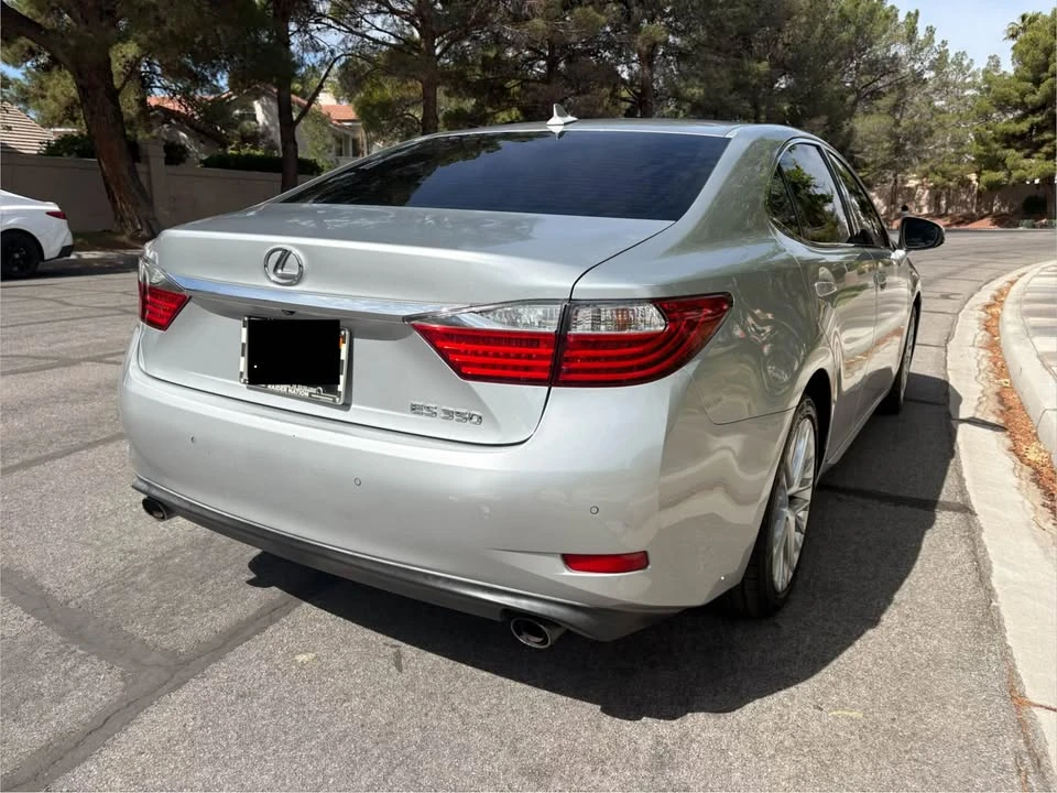 2013 Lexus ES 6th Gen - Image 5 of 19