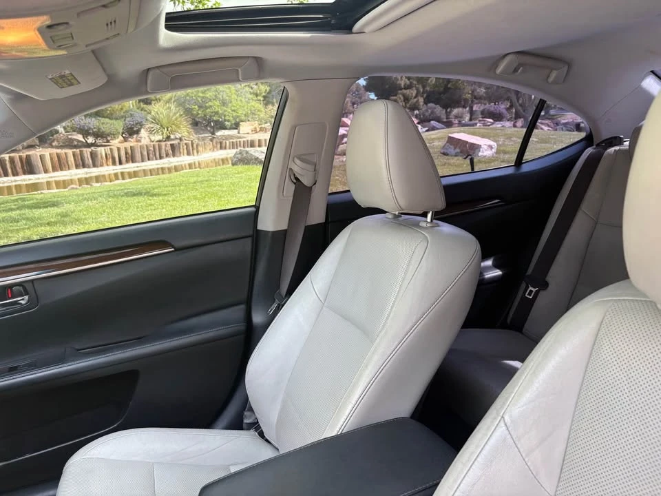 2013 Lexus ES 6th Gen - Image 10 of 19