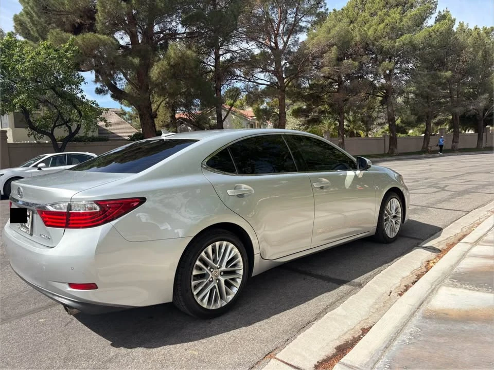2013 Lexus ES 6th Gen - Image 4 of 19
