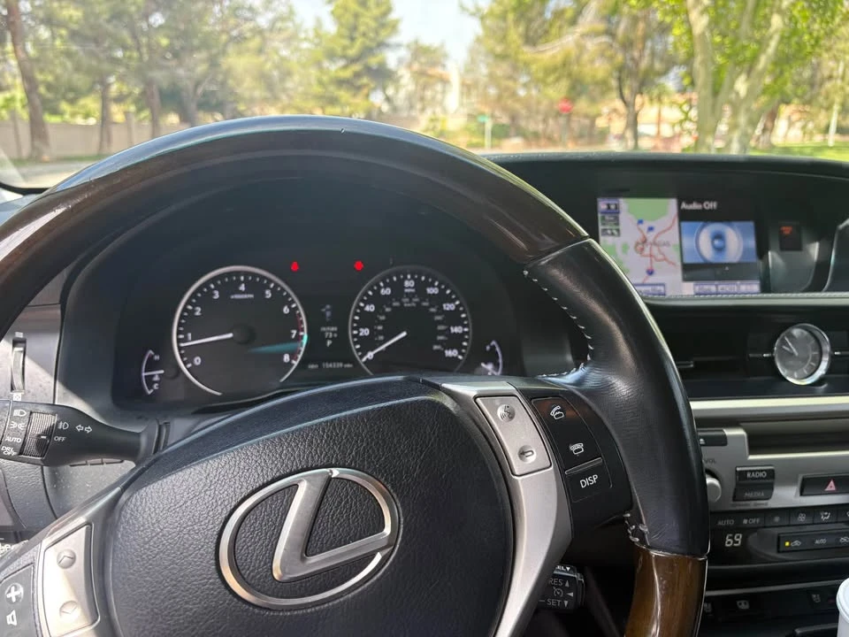 2013 Lexus ES 6th Gen - Image 14 of 19