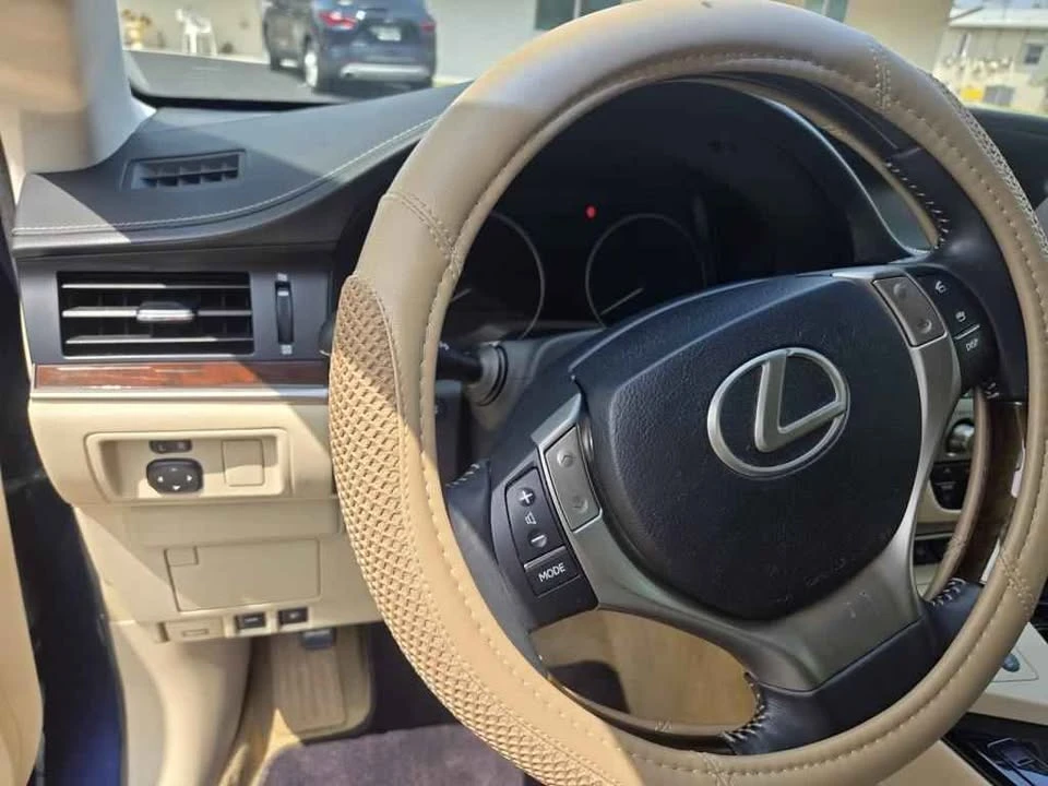2013 Lexus ES 6th Gen - Image 11 of 14