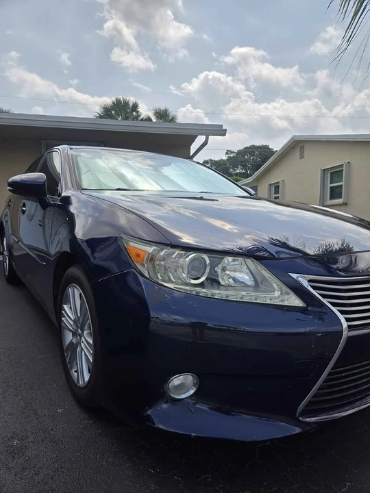 2013 Lexus ES 6th Gen - Image 6 of 14