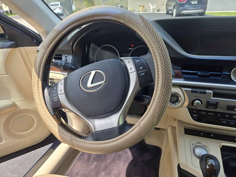 2013 Lexus ES 6th Gen - Image 2 of 14