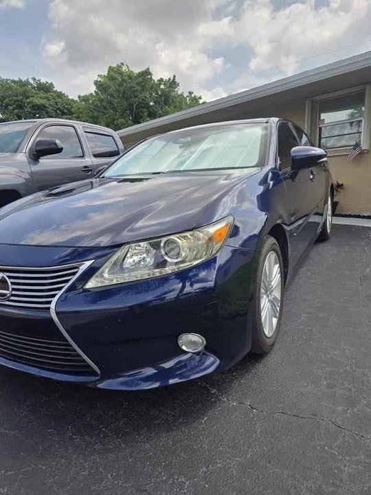2013 Lexus ES 6th Gen - Image 5 of 14
