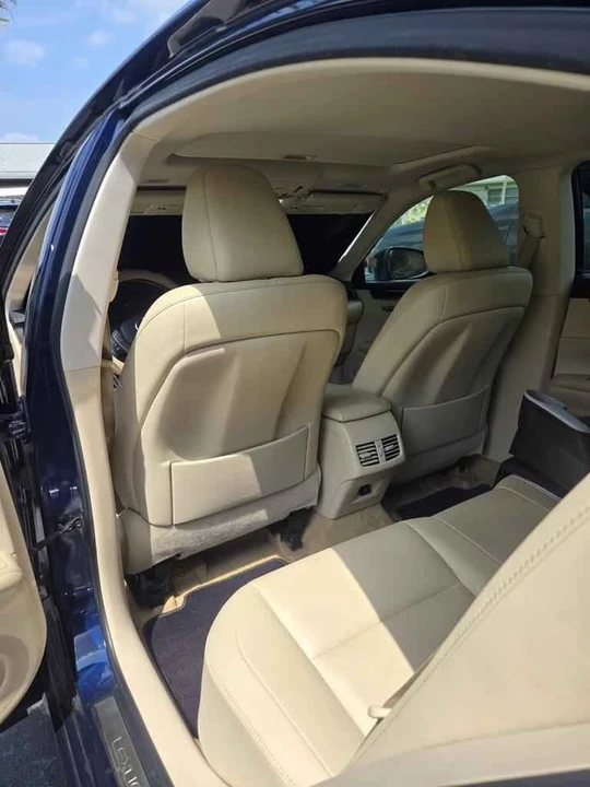 2013 Lexus ES 6th Gen - Image 10 of 14