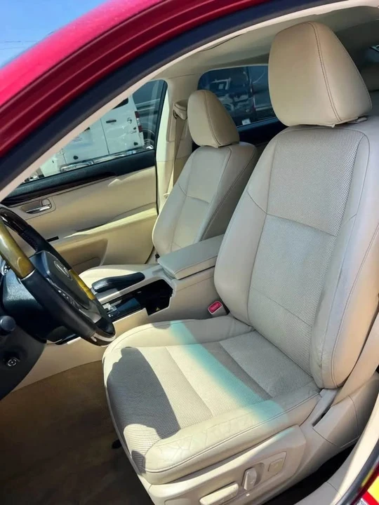 2013 Lexus ES 6th Gen - Image 10 of 14