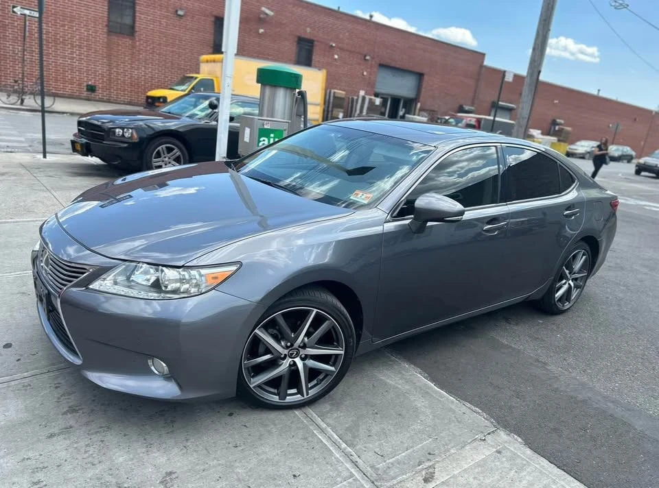 2013 Lexus ES 6th Gen - Image 8 of 10
