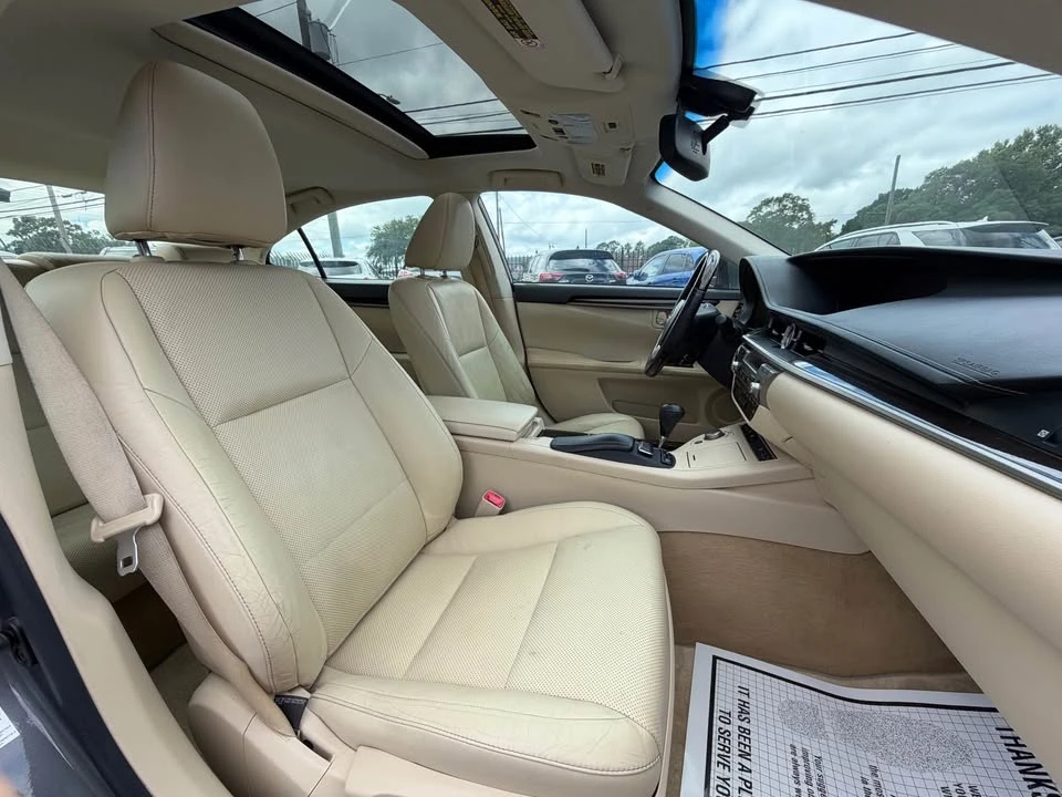 2013 Lexus ES 6th Gen - Image 9 of 13
