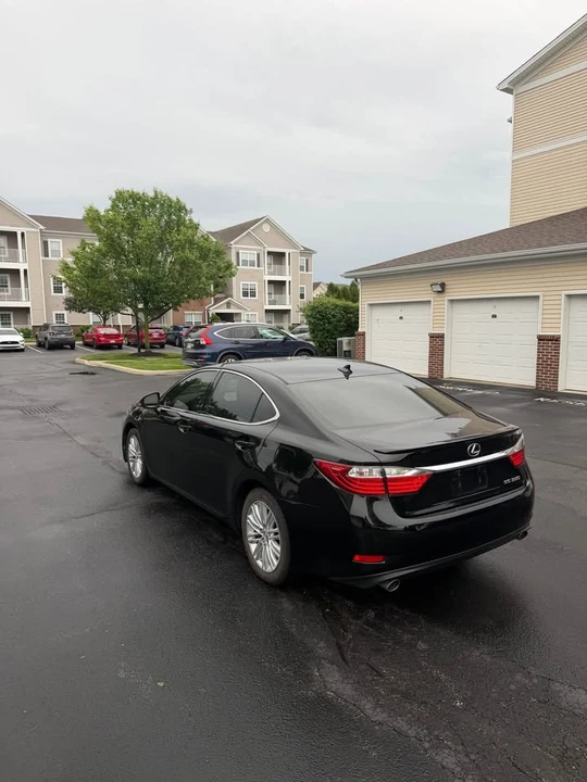 2013 Lexus ES 6th Gen - Image 4 of 8