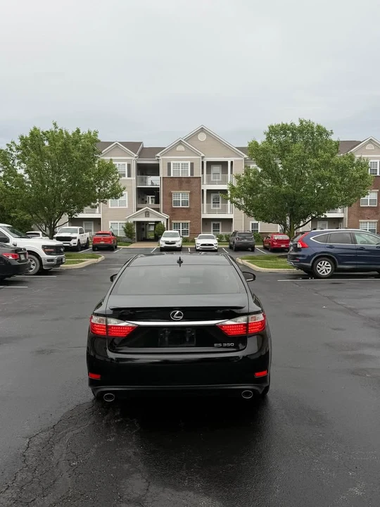 2013 Lexus ES 6th Gen - Image 5 of 8