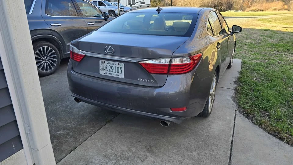2013 Lexus ES 6th Gen - Image 4 of 9