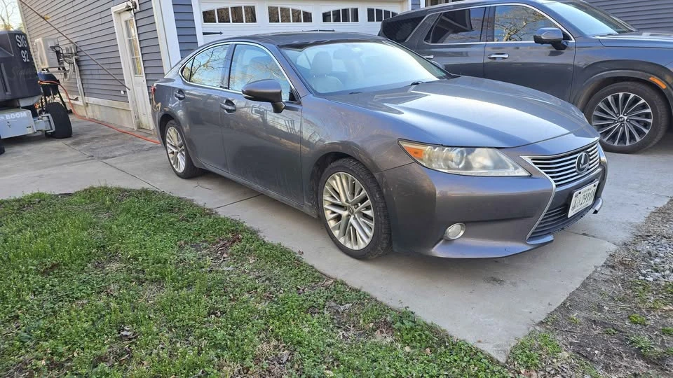 2013 Lexus ES 6th Gen - Image 2 of 9
