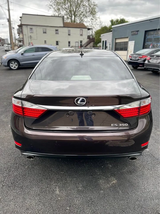 2013 Lexus ES 6th Gen - Image 4 of 9