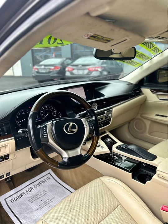 2013 Lexus ES 6th Gen - Image 6 of 9