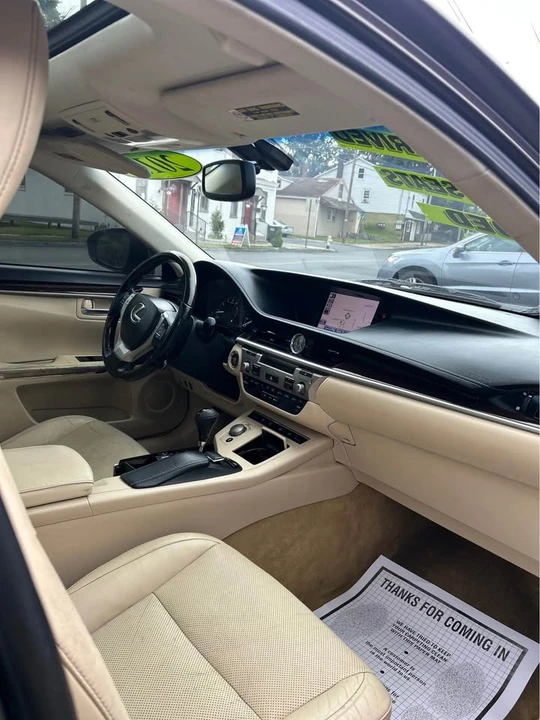 2013 Lexus ES 6th Gen - Image 7 of 9