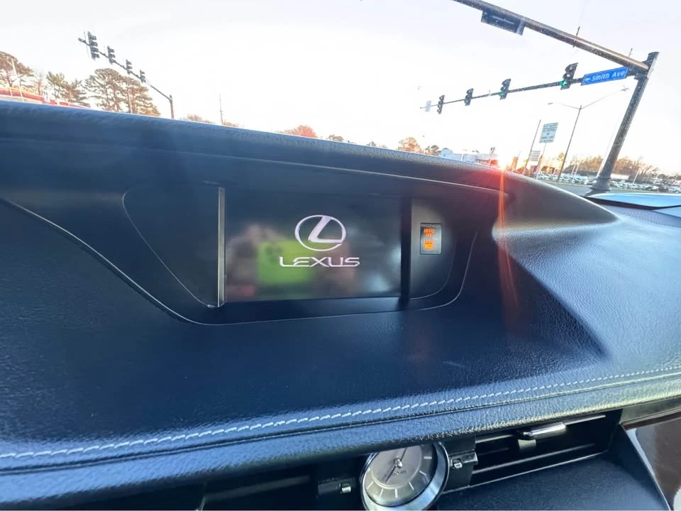 2013 Lexus ES 6th Gen - Image 15 of 18