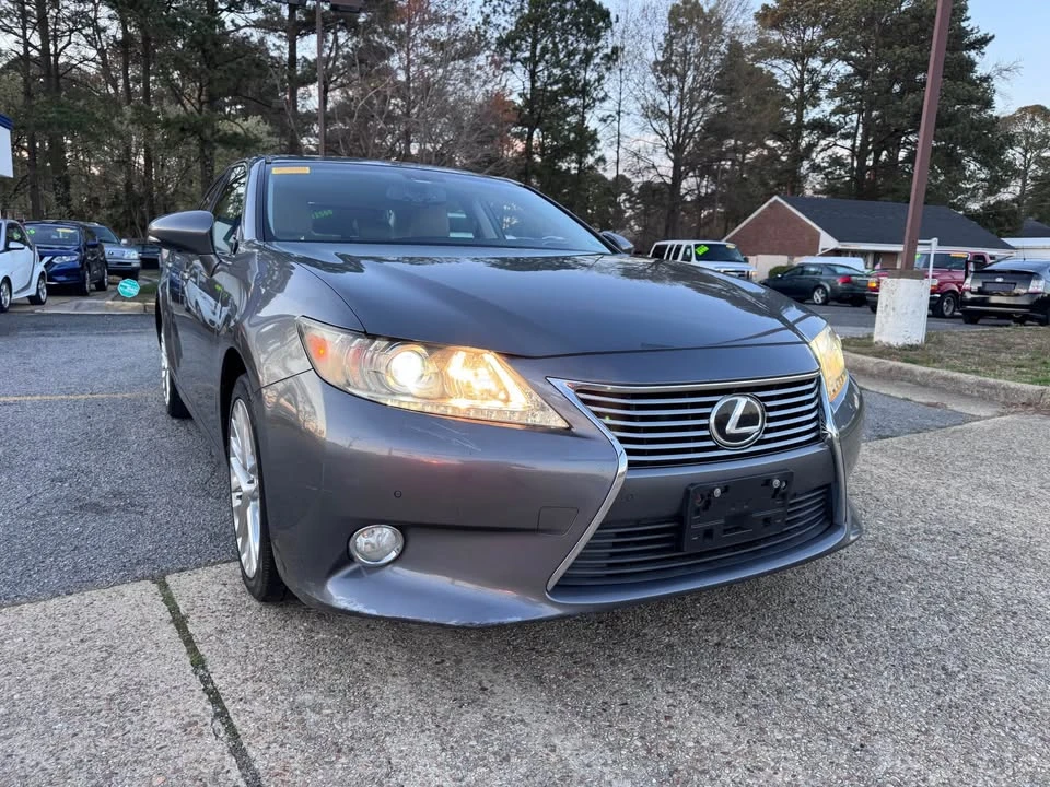2013 Lexus ES 6th Gen - Image 4 of 18