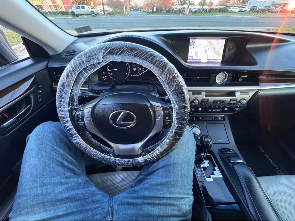2013 Lexus ES 6th Gen - Image 15 of 19