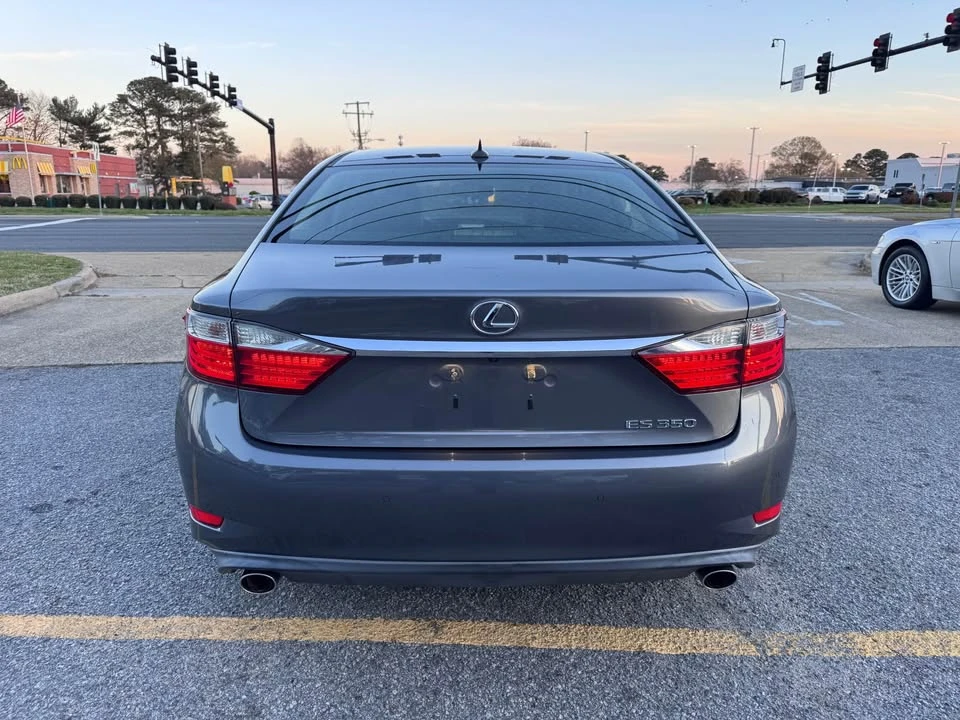 2013 Lexus ES 6th Gen - Image 2 of 19