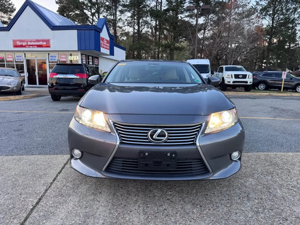 2013 Lexus ES 6th Gen - Image 3 of 18