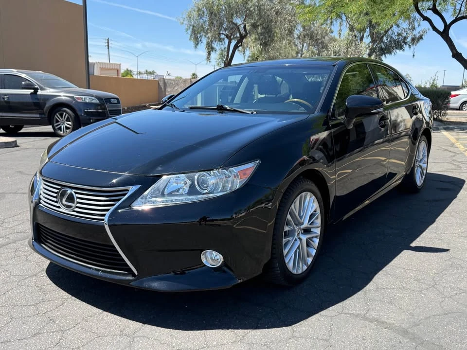 2013 Lexus ES 6th Gen - Image 7 of 16