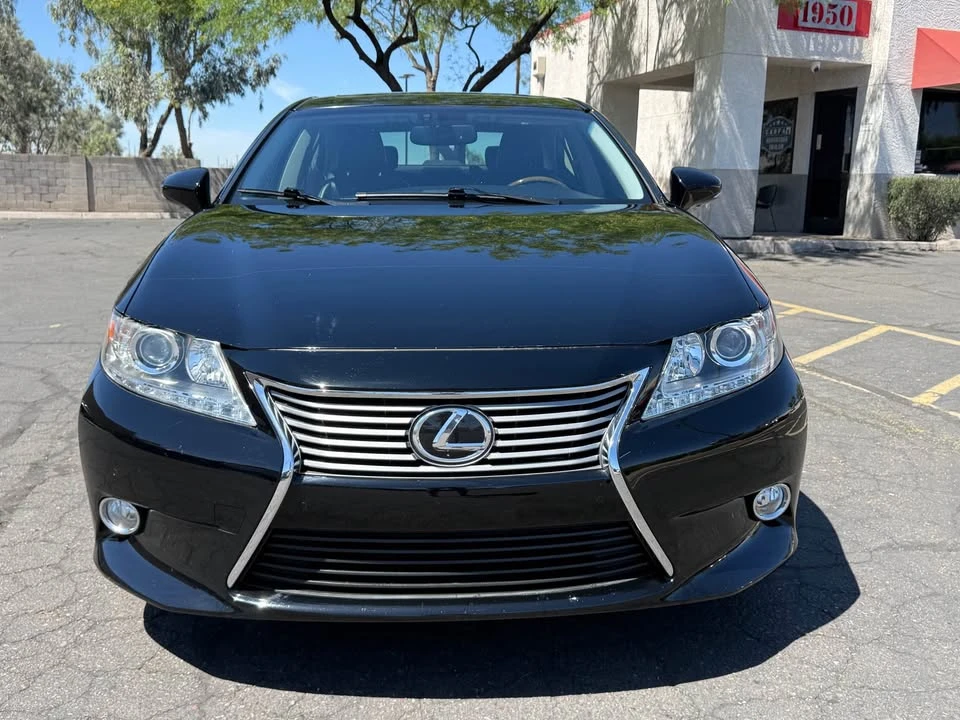 2013 Lexus ES 6th Gen - Image 8 of 16