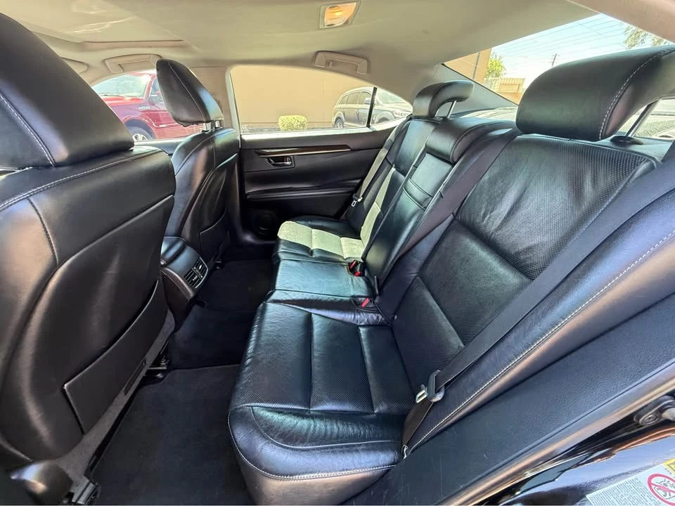 2013 Lexus ES 6th Gen - Image 15 of 16