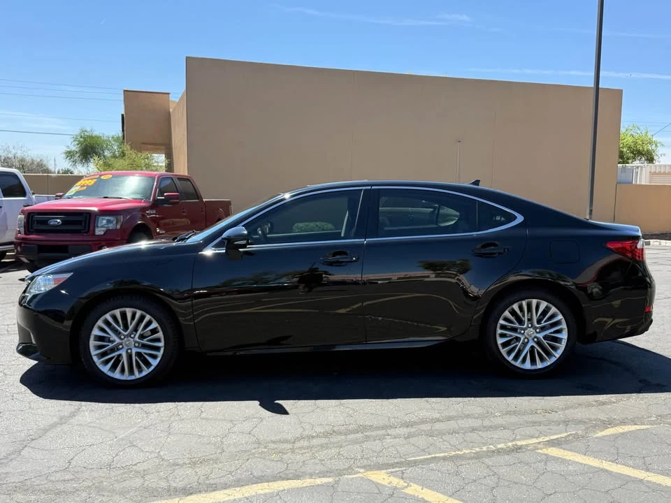 2013 Lexus ES 6th Gen - Image 6 of 16