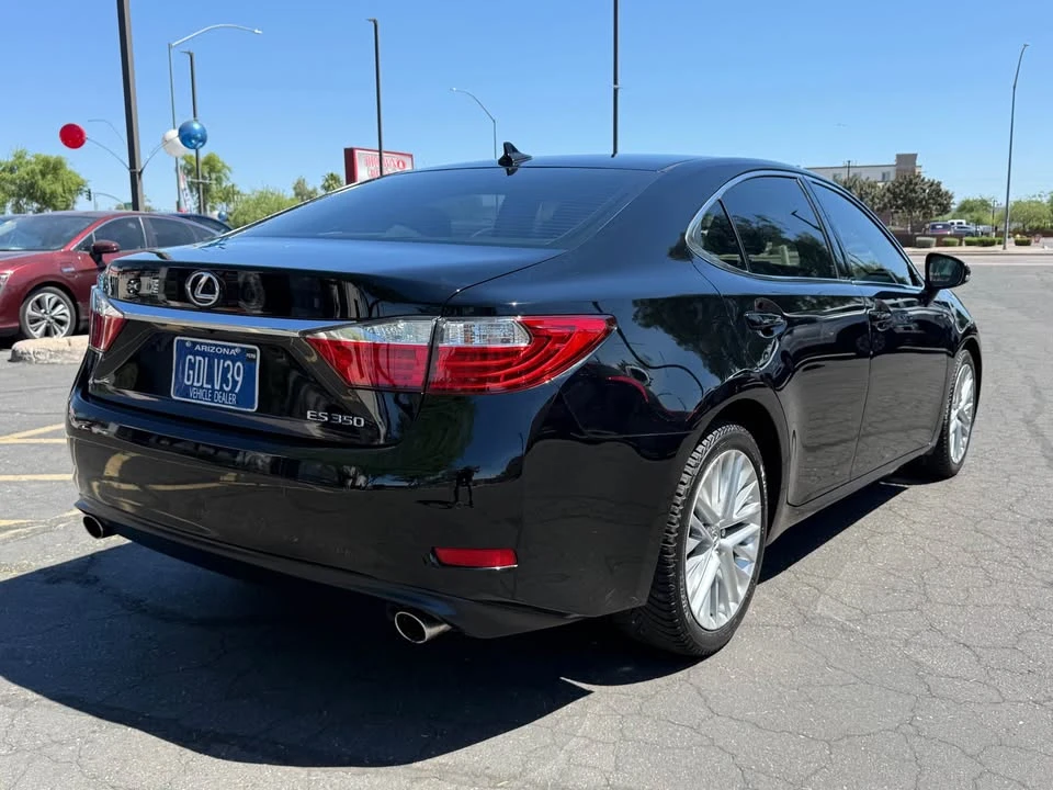 2013 Lexus ES 6th Gen - Image 3 of 16