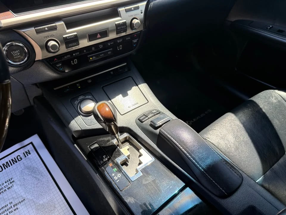 2013 Lexus ES 6th Gen - Image 13 of 16