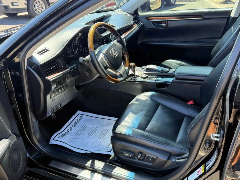 2013 Lexus ES 6th Gen - Image 10 of 16