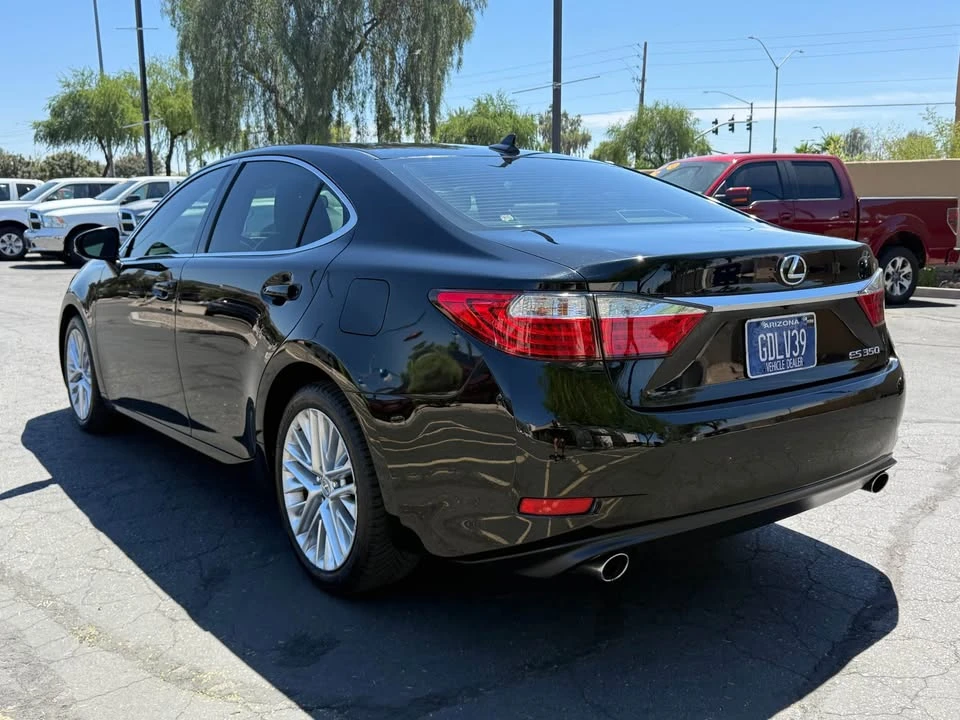2013 Lexus ES 6th Gen - Image 5 of 16