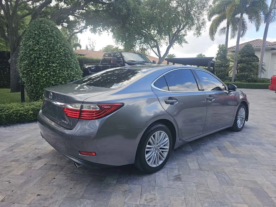 2013 Lexus ES 6th Gen - Image 4 of 10