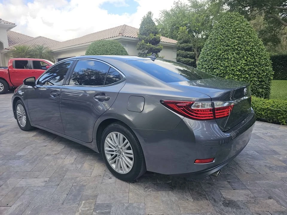 2013 Lexus ES 6th Gen - Image 5 of 10
