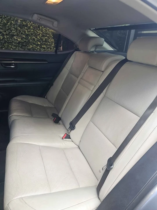 2013 Lexus ES 6th Gen - Image 9 of 10