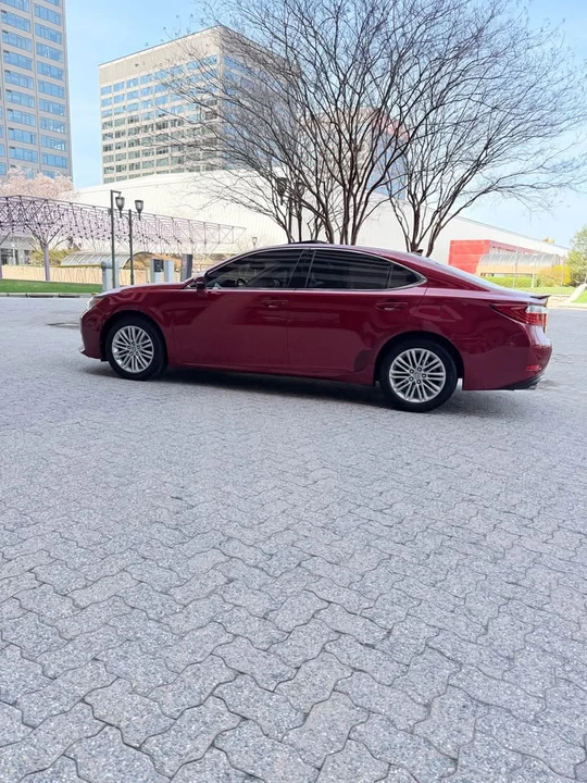 2013 Lexus ES 6th Gen - Image 12 of 15