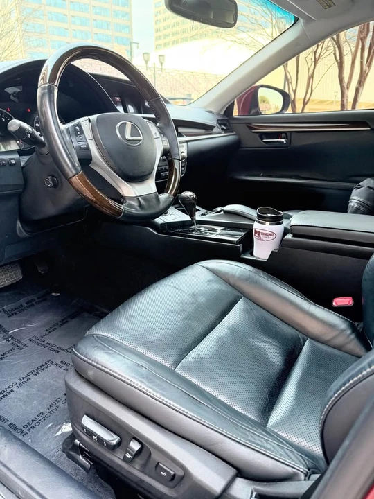 2013 Lexus ES 6th Gen - Image 8 of 15