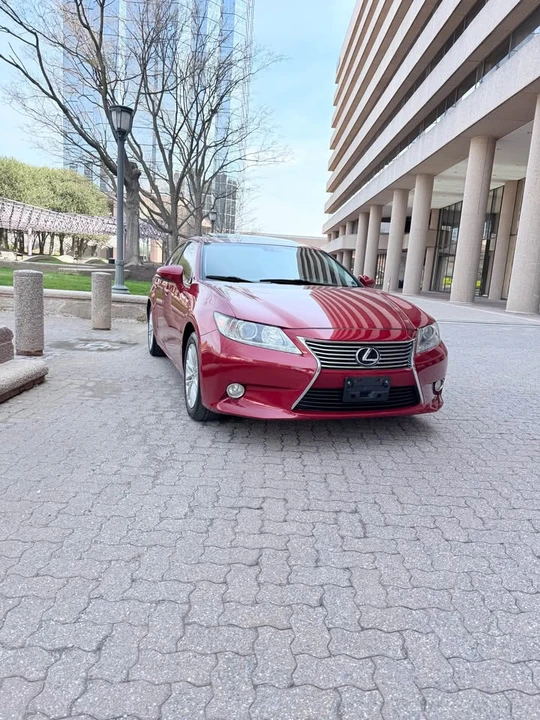2013 Lexus ES 6th Gen - Image 13 of 15