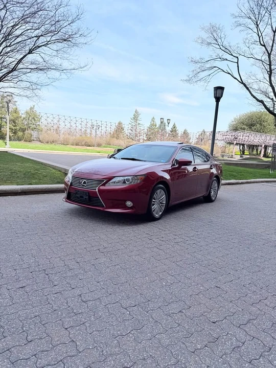 2013 Lexus ES 6th Gen - Image 15 of 15
