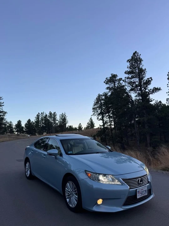 2013 Lexus ES 6th Gen - Image 4 of 20