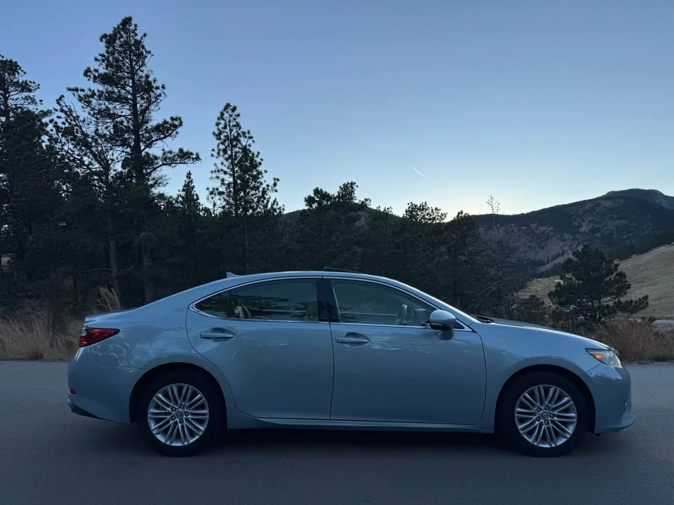 2013 Lexus ES 6th Gen - Image 18 of 20