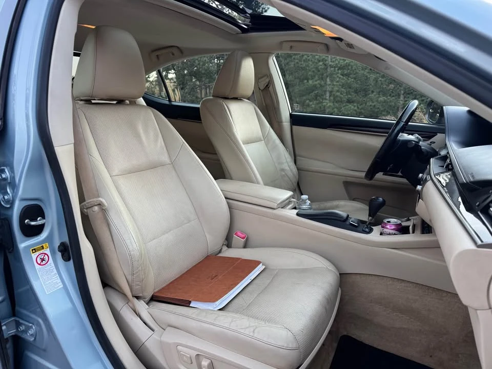 2013 Lexus ES 6th Gen - Image 9 of 20