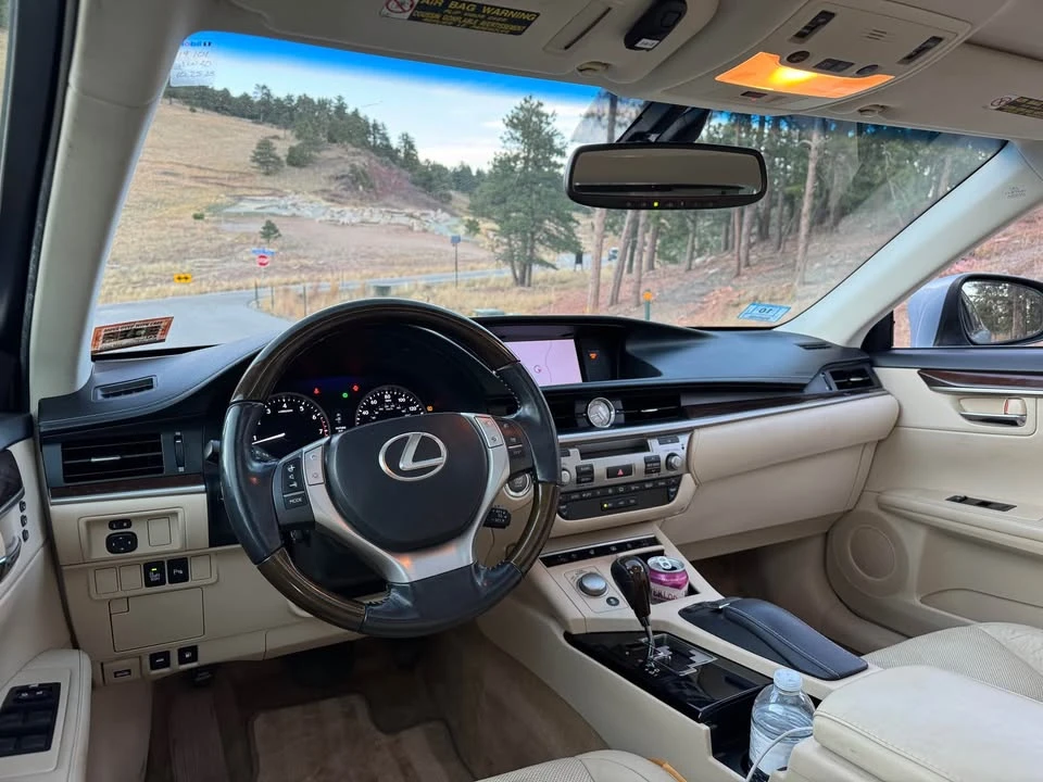2013 Lexus ES 6th Gen - Image 13 of 20