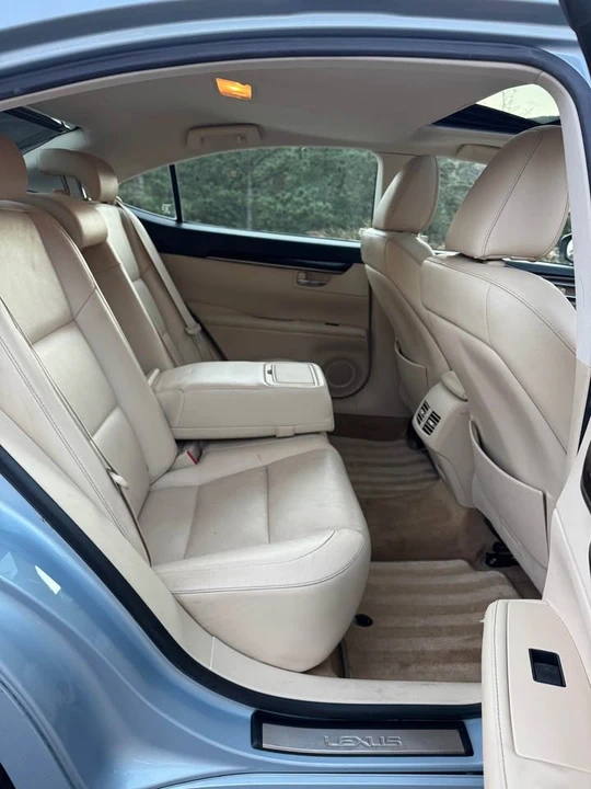 2013 Lexus ES 6th Gen - Image 12 of 20